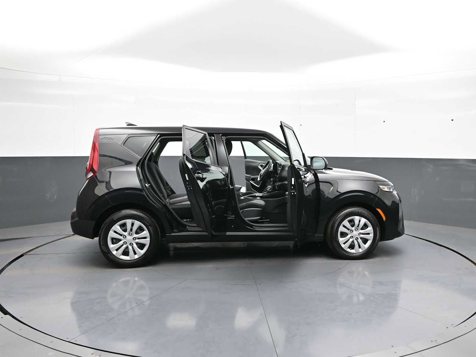 Used 2022 Kia Soul LX FWD image 40