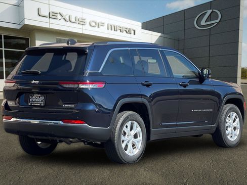 Used 2023 Jeep Grand Cherokee Limited w/ Trailer Tow Prep Group (B) AWD/4WD image 9