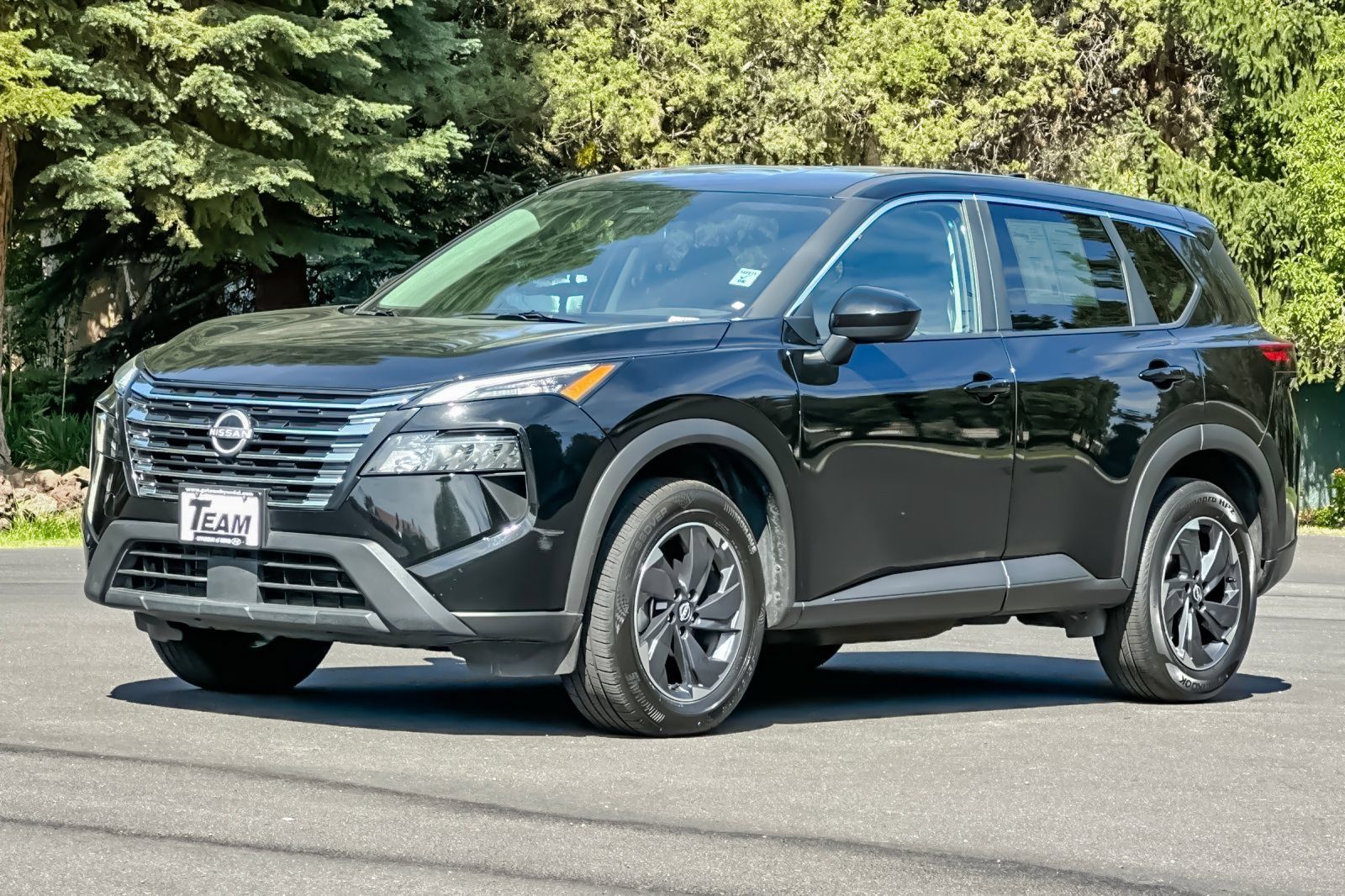 Used 2025 Nissan Rogue SV FWD image 9