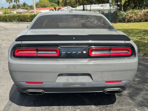 Used 2019 Dodge Challenger SXT w/ Blacktop Package image 7
