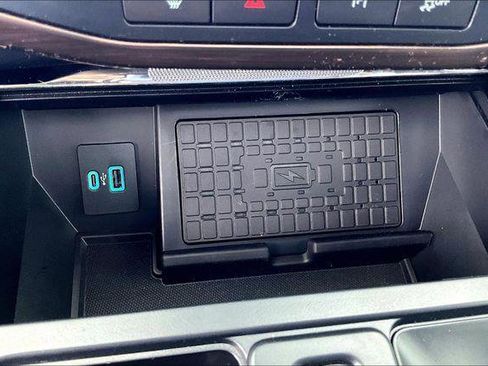 Used 2024 Ford F150 Lightning Lariat image 17