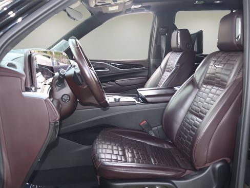 Used 2021 Cadillac Escalade Sport Platinum w/ Heavy-Duty Trailer Package AWD/4WD image 11