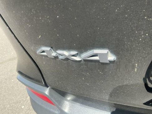 Used 2019 Jeep Cherokee Trailhawk AWD/4WD image 32