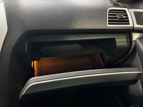 Used 2014 Ford Explorer XLT w/ Equipment Group 202A AWD/4WD image 29