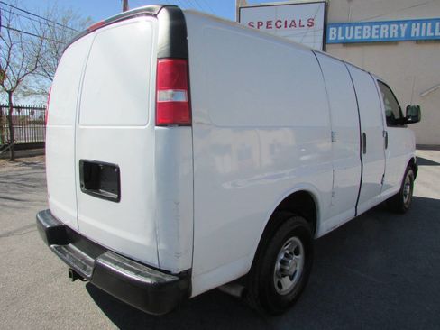 Used 2013 Chevrolet Express 2500 image 3