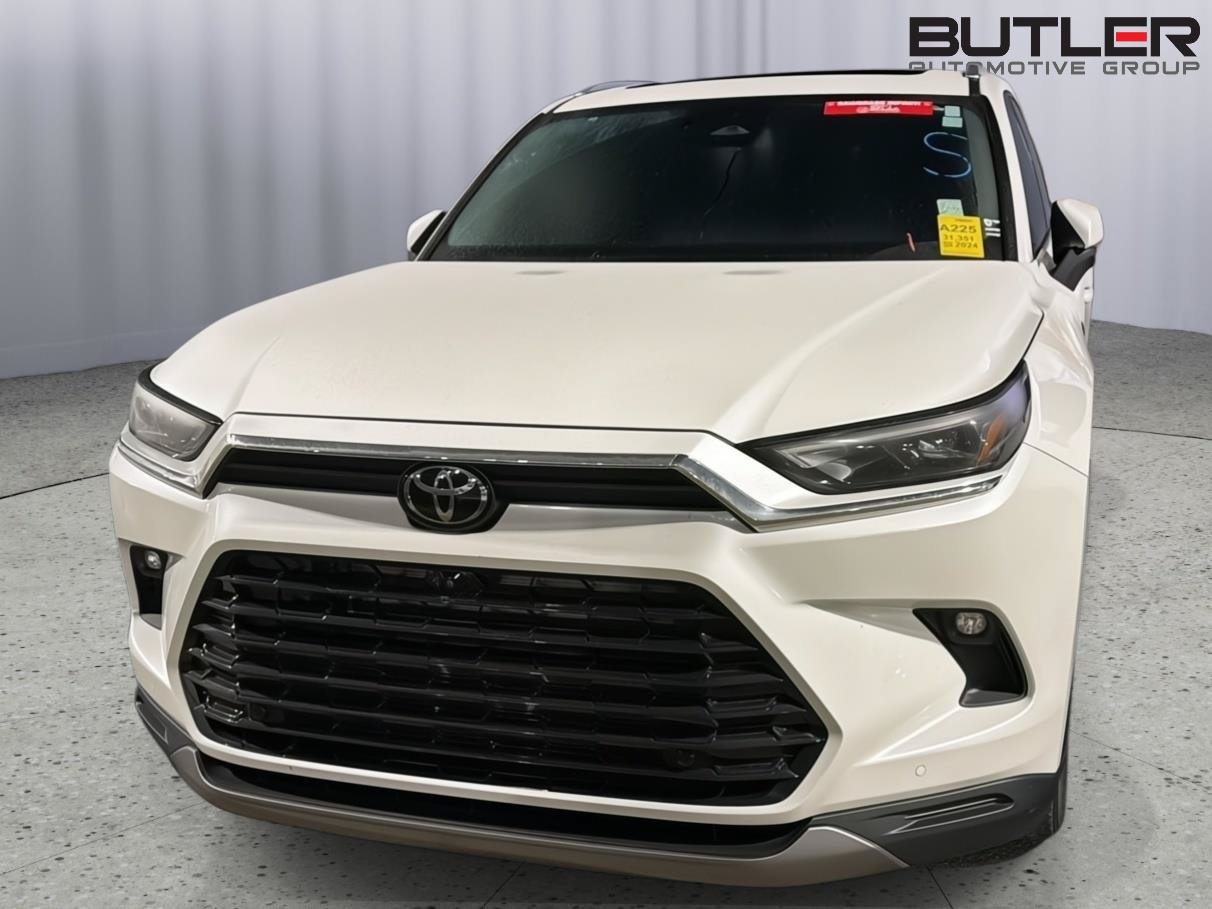 Used 2024 Toyota Grand Highlander FWD image 3