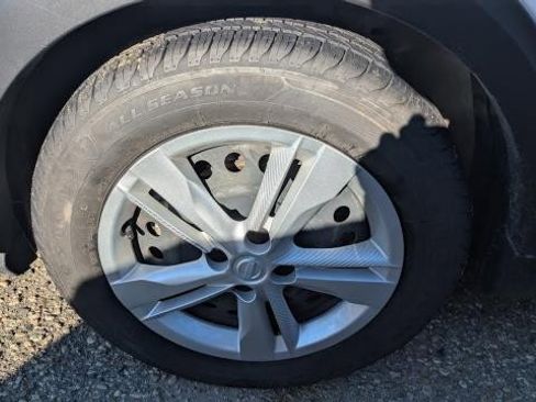 Used 2023 Nissan Kicks S image 20