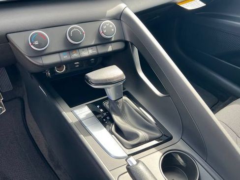 New 2026 Hyundai Elantra SE FWD image 19