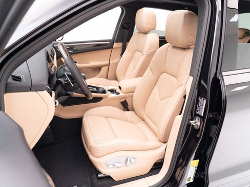 Certified 2026 Porsche Macan AWD/4WD image 5