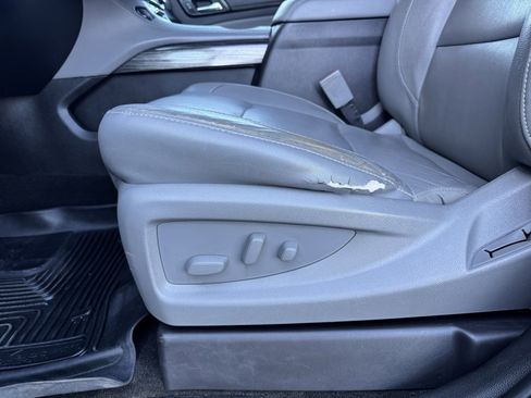 Used 2018 Chevrolet Suburban LT image 6