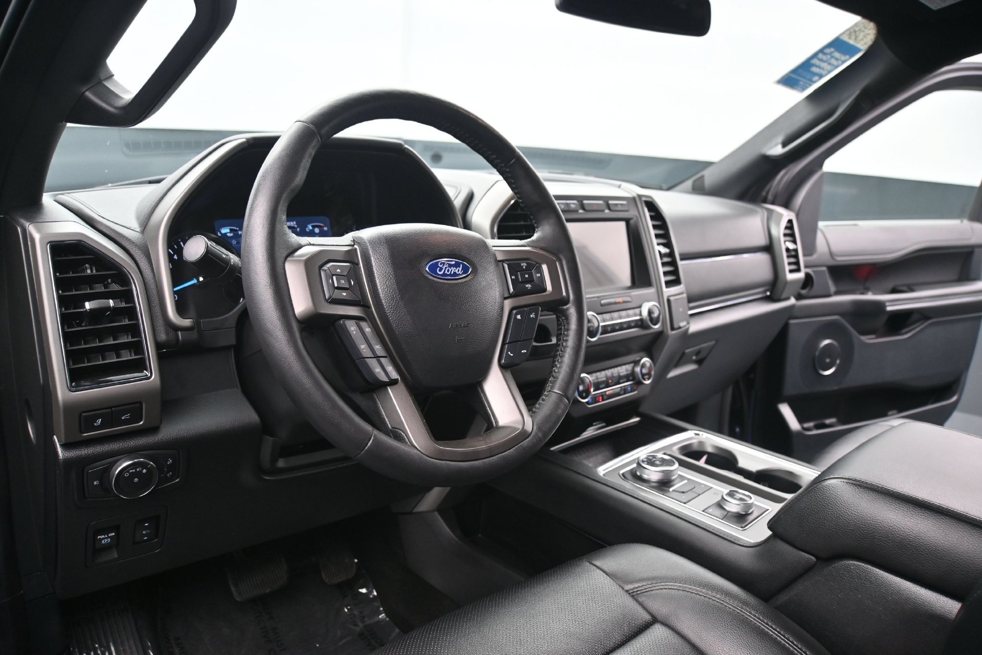 Used 2019 Ford Expedition XLT w/ Equipment Group 202A AWD/4WD image 23
