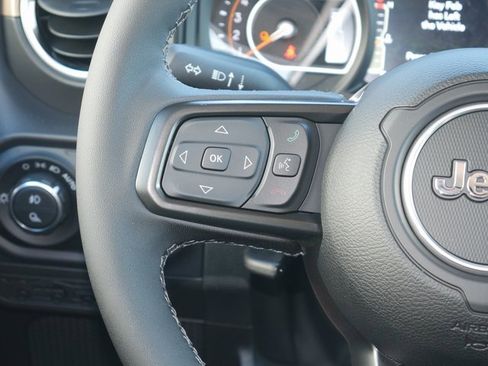 New 2025 Jeep Gladiator High Tide image 17