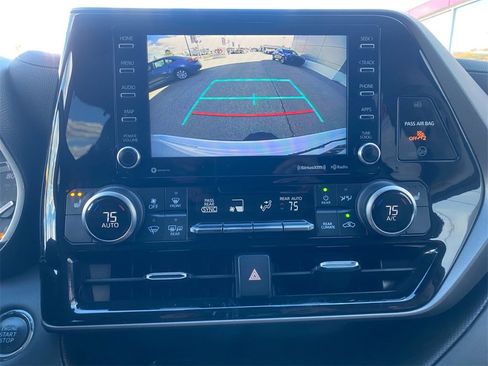 Used 2022 Toyota Highlander XLE image 21