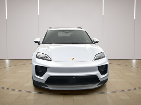 New 2026 Porsche Macan Electric RWD image 29