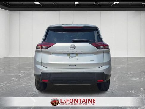 Used 2025 Nissan Rogue SV AWD/4WD image 4