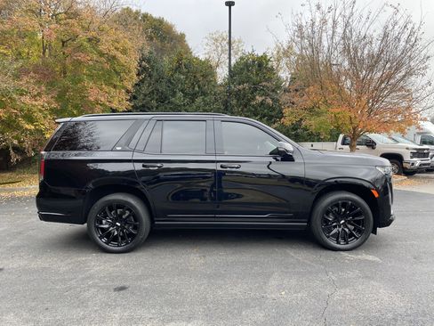 Used 2023 Cadillac Escalade Sport Platinum w/ LPO, ONYX Package image 10