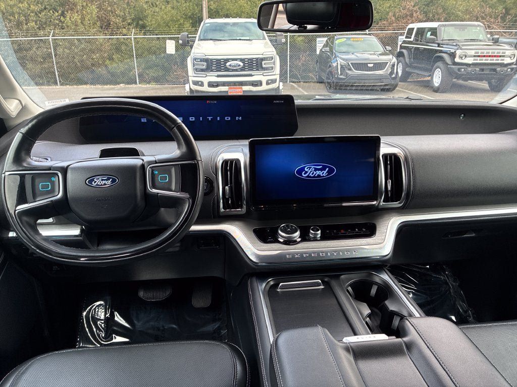 Used 2025 Ford Expedition Max Platinum AWD/4WD image 16