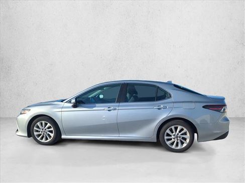 Used 2022 Toyota Camry LE FWD image 5