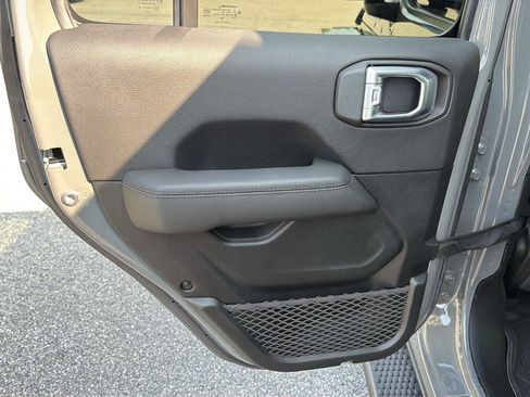 Used 2021 Jeep Wrangler Unlimited Sahara AWD/4WD image 17