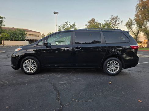 Used 2017 Toyota Sienna XLE FWD image 7