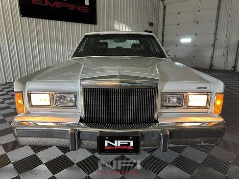 Used 1988 Lincoln Town Car Signature image 50