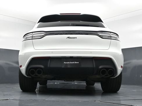 Used 2025 Porsche Macan AWD/4WD image 24