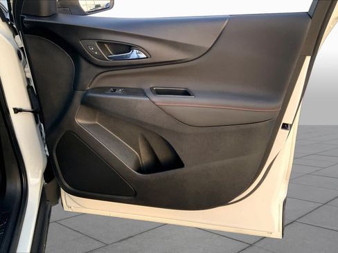 Used 2022 Chevrolet Equinox RS w/ LPO, Floor Liner Package FWD image 21