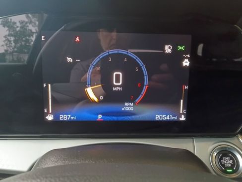 Used 2025 Chevrolet Trax LT w/ LT Convenience Package FWD image 2