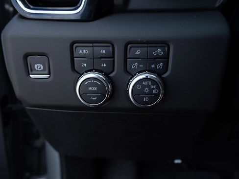 Used 2025 GMC Sierra 2500 Denali Ultimate AWD/4WD image 17