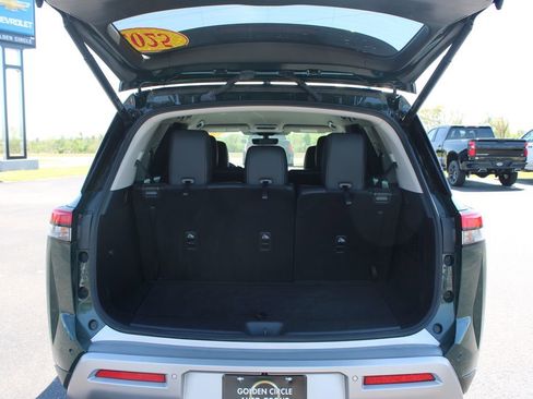 Used 2025 Nissan Pathfinder SL FWD image 14