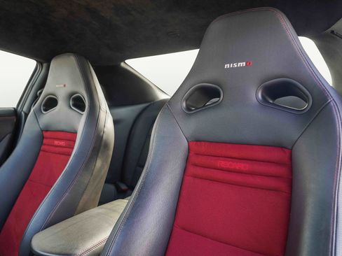 Used 2018 Nissan GT-R NISMO image 40