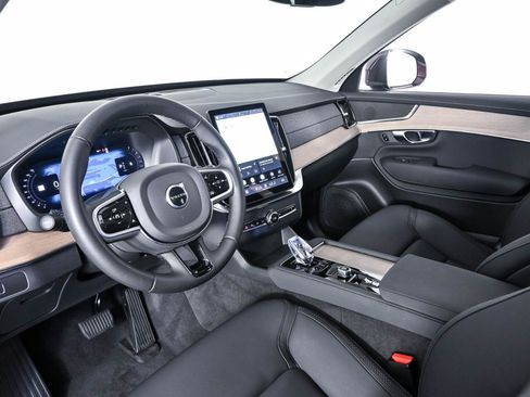 Used 2025 Volvo XC90 B6 Core w/ Climate Package AWD/4WD image 4