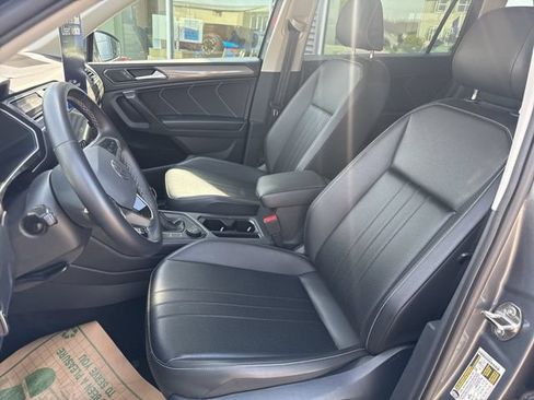 Used 2024 Volkswagen Tiguan SE AWD/4WD image 17