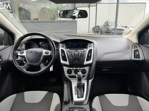 Used 2014 Ford Focus SE w/ SE Sport Package image 24