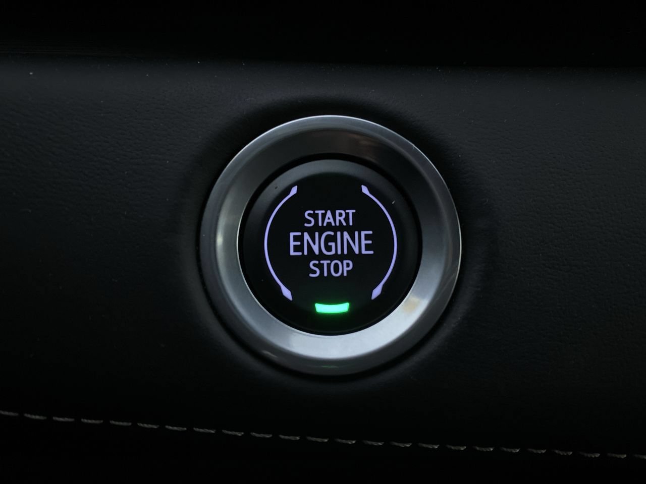 Used 2024 Cadillac Escalade ESV Sport Platinum w/ LPO, ONYX Package AWD/4WD image 8