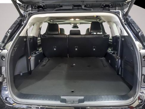 Used 2023 Toyota Highlander XLE image 25