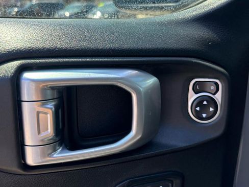 Used 2019 Jeep Wrangler Unlimited Sport AWD/4WD image 12