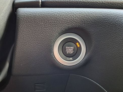 Used 2026 Chrysler Pacifica Limited FWD image 15