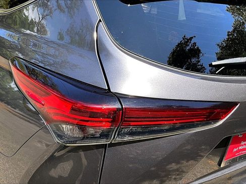 Used 2022 Toyota Highlander XLE image 20