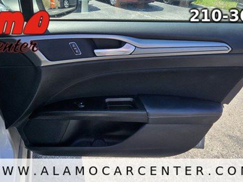 Used 2017 Ford Fusion SE image 20