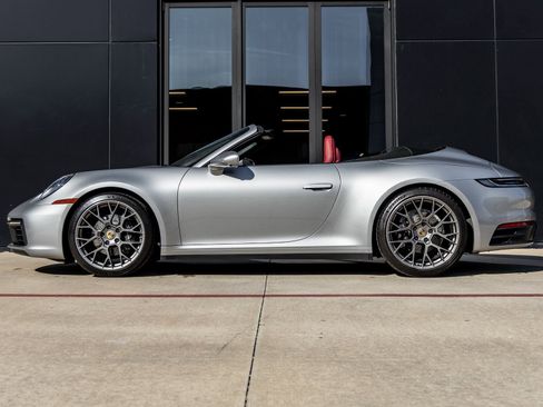 Certified 2022 Porsche 911 Carrera image 2