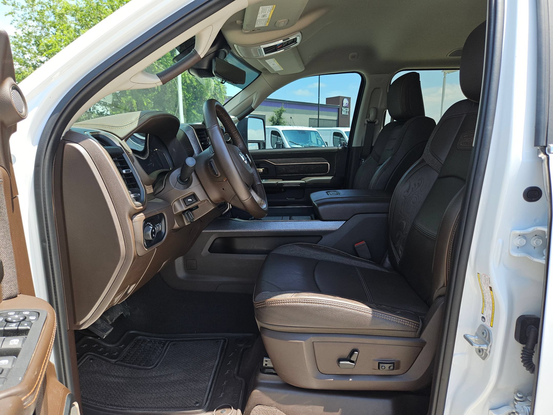 Used 2025 RAM 2500 Limited AWD/4WD image 9