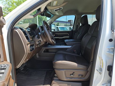 Used 2025 RAM 2500 Limited AWD/4WD image 9