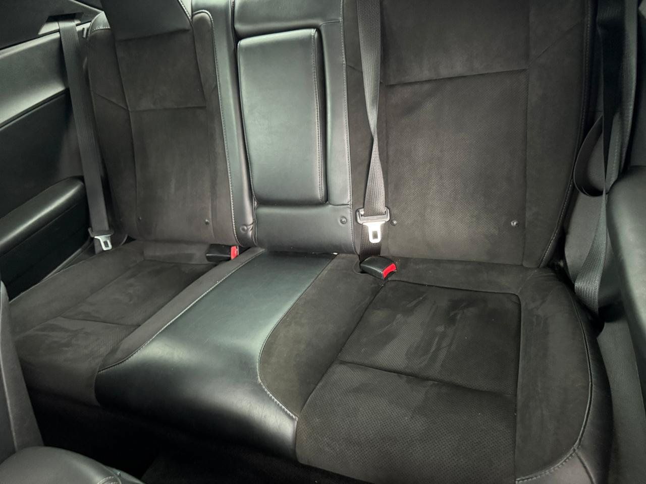 Used 2015 Dodge Challenger R/T Plus RWD image 7
