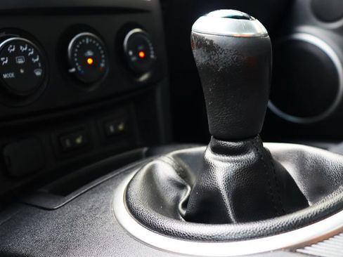 Used 2008 MAZDA MX-5 Miata Grand Touring w/ Premium Pkg RWD image 43