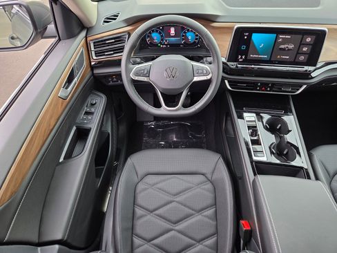 New 2026 Volkswagen Atlas SE FWD image 9