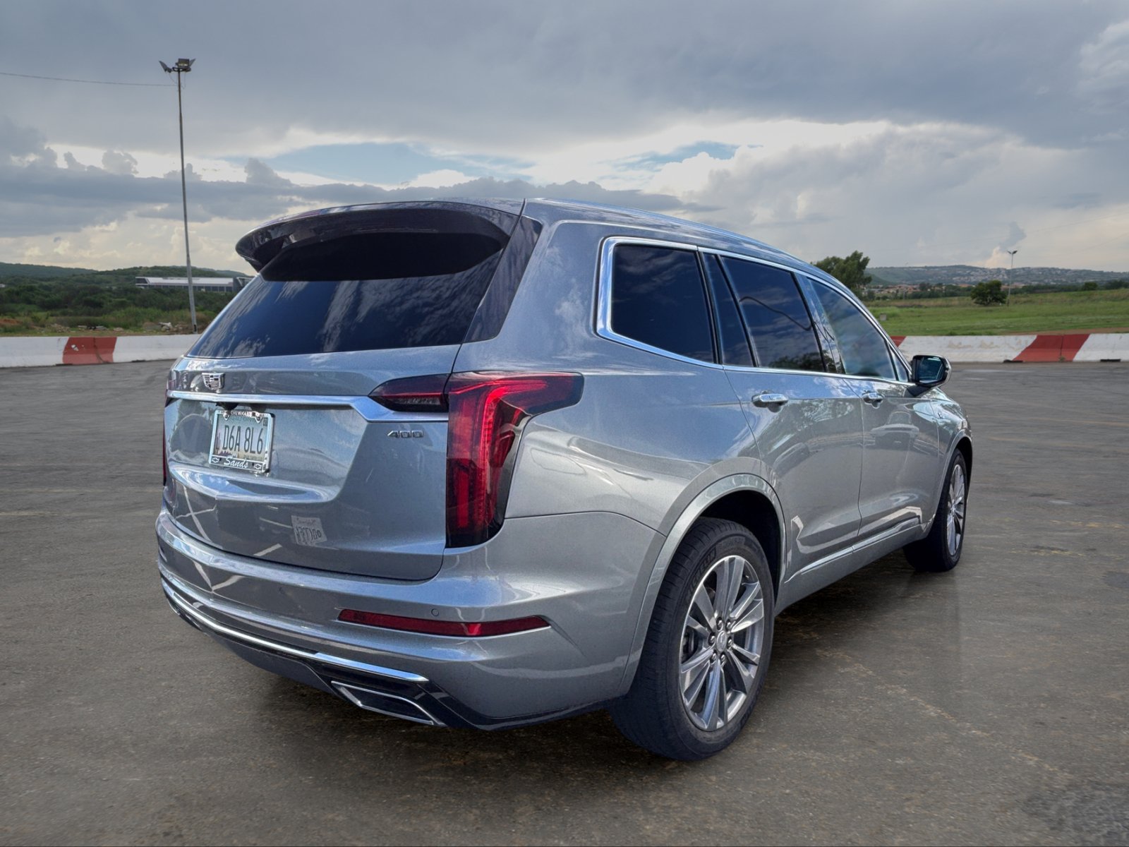 Used 2025 Cadillac XT6 Premium Luxury FWD image 3