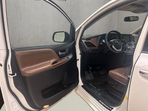 Used 2015 Toyota Sienna Limited Premium image 11