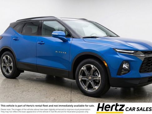 Used 2025 Chevrolet Blazer LT image 1