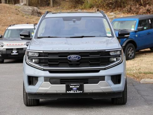 Used 2025 Ford Expedition Platinum w/ Driver's Package image 5